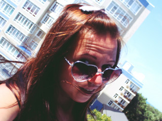 SexiMelissa - Ich bin ein extrem lebhaftes Mädchen mit langen Haaren, bezaubernden Augen, einem faszinierenden Lächeln, Lippen, die so küssbar sind und einem heißen Körper, der dich verrückt machen wird :)